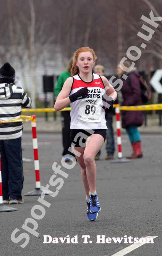 Phillippa Chambers (Gateshead) winning the under-15 girls Elswick Road Relays.